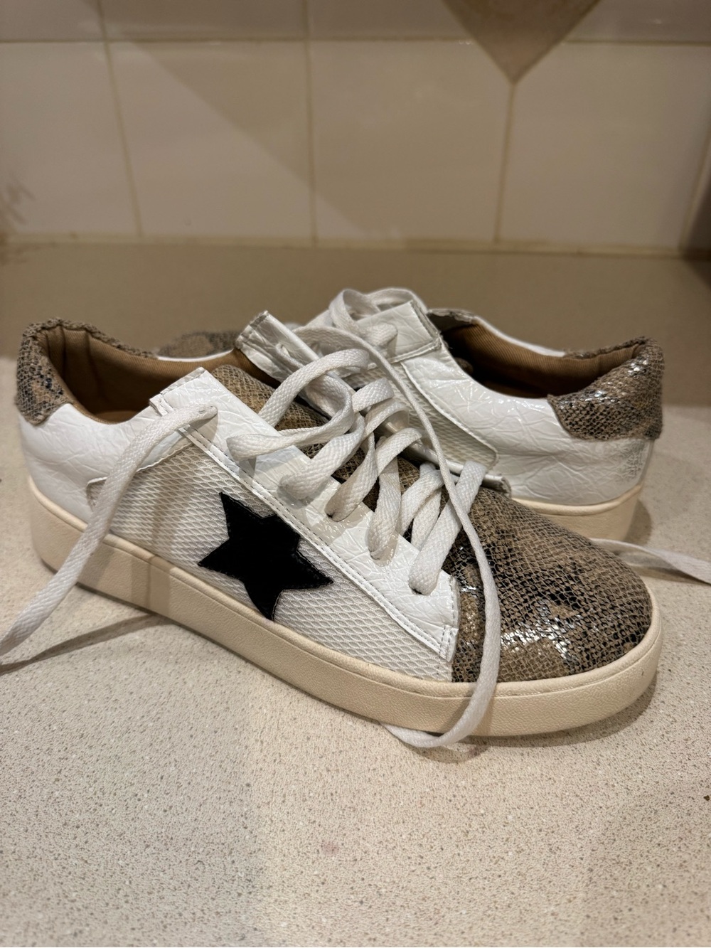 White Raven Women's White & Snake-Print Lace-Up Sneakers with black star